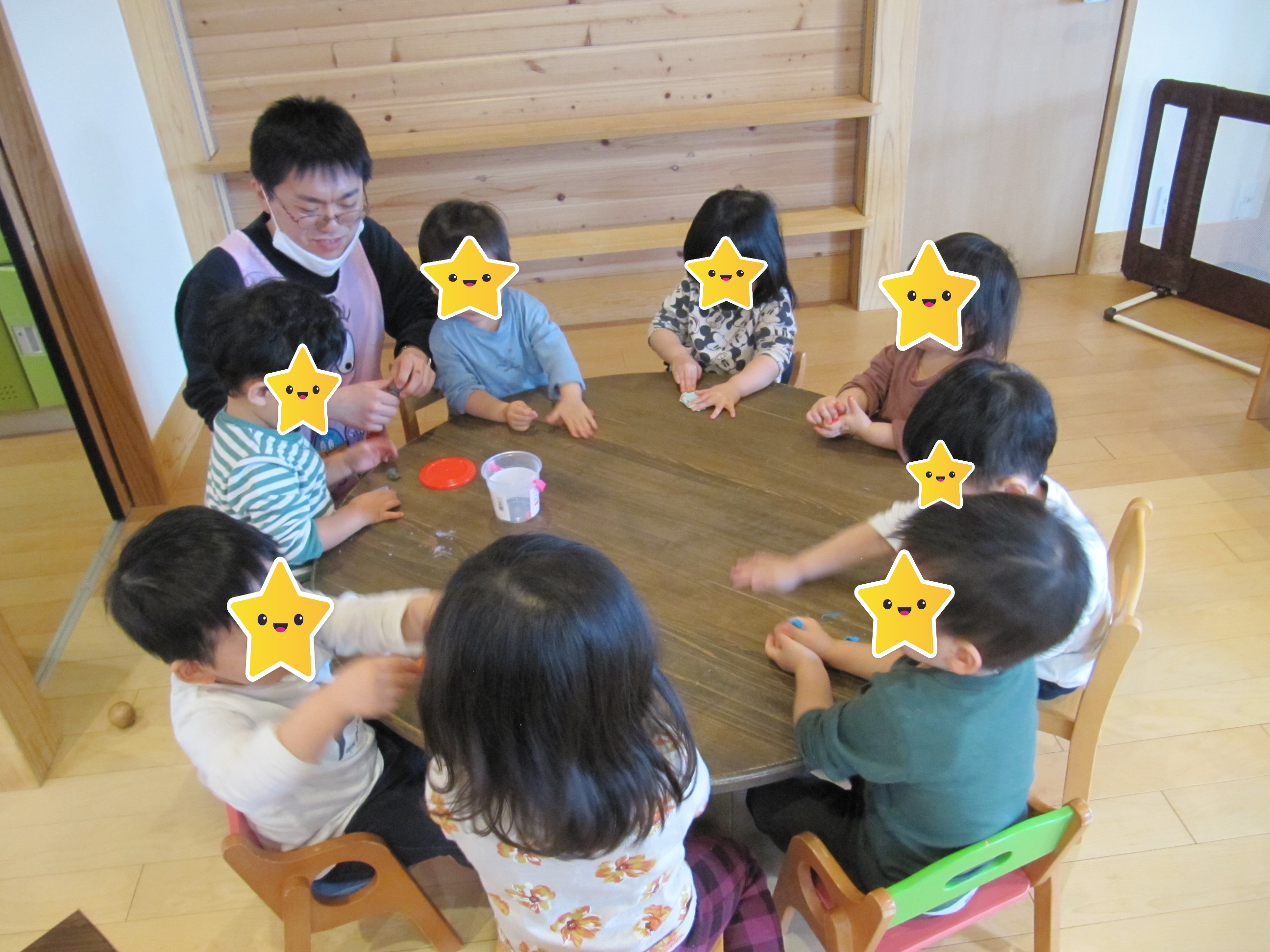 屯田園 くるみ組さん ちゃぶ台を囲んで 札幌市の保育園 木育こどもの家
