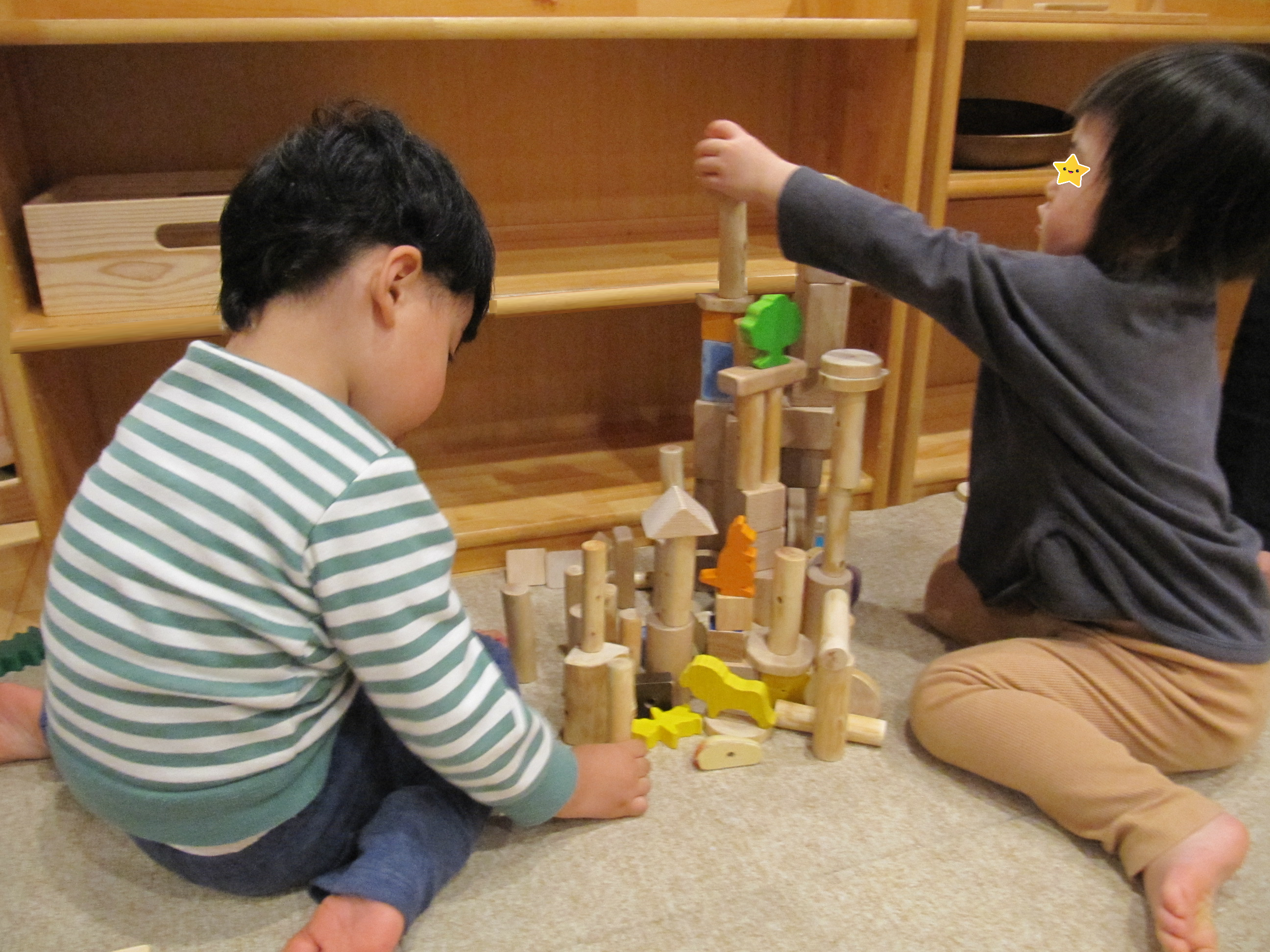屯田園　くるみ組(2歳児クラス) 積み木遊び😊楽しいね‼