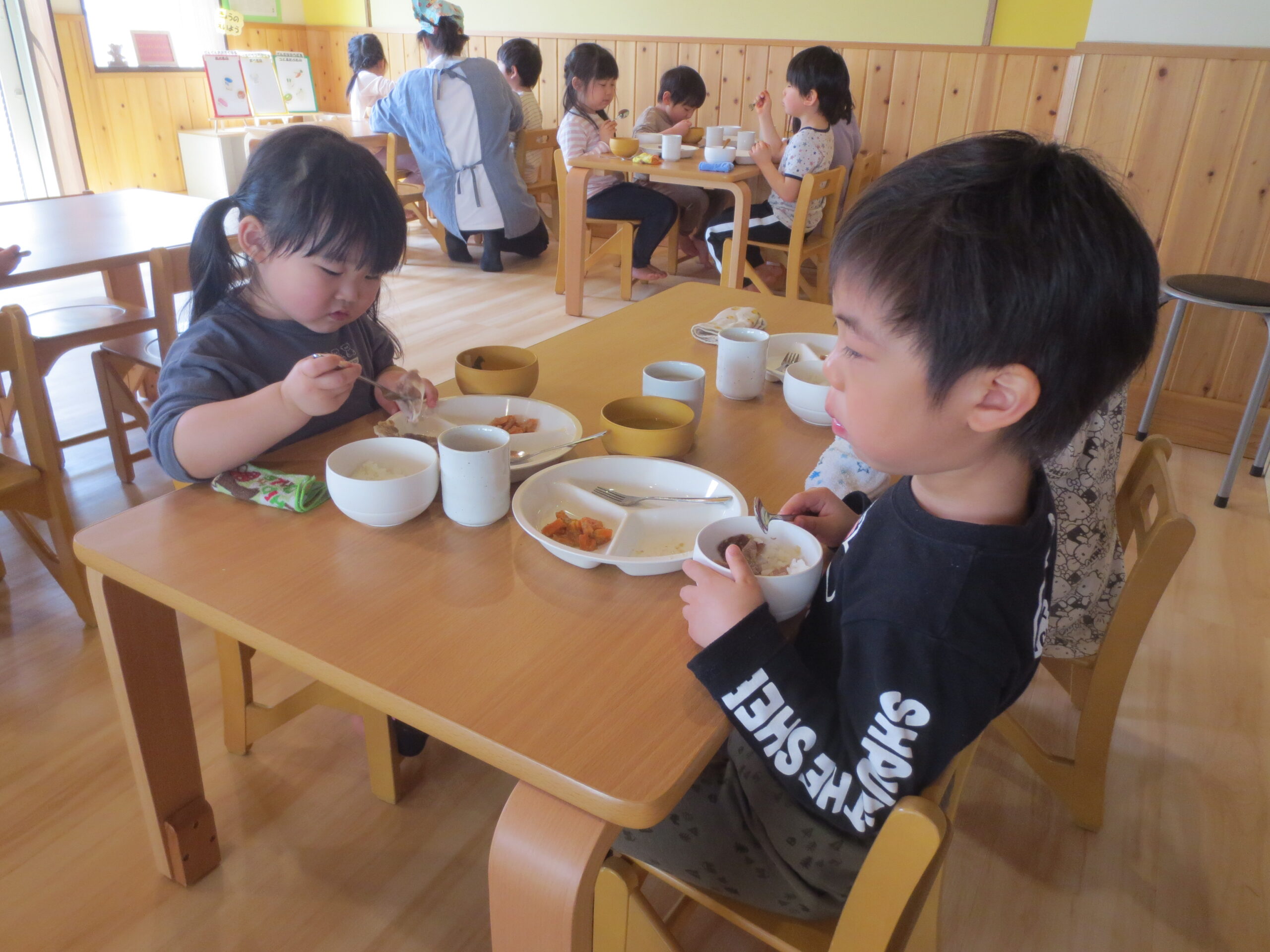 南の沢保育園　★食事の様子★