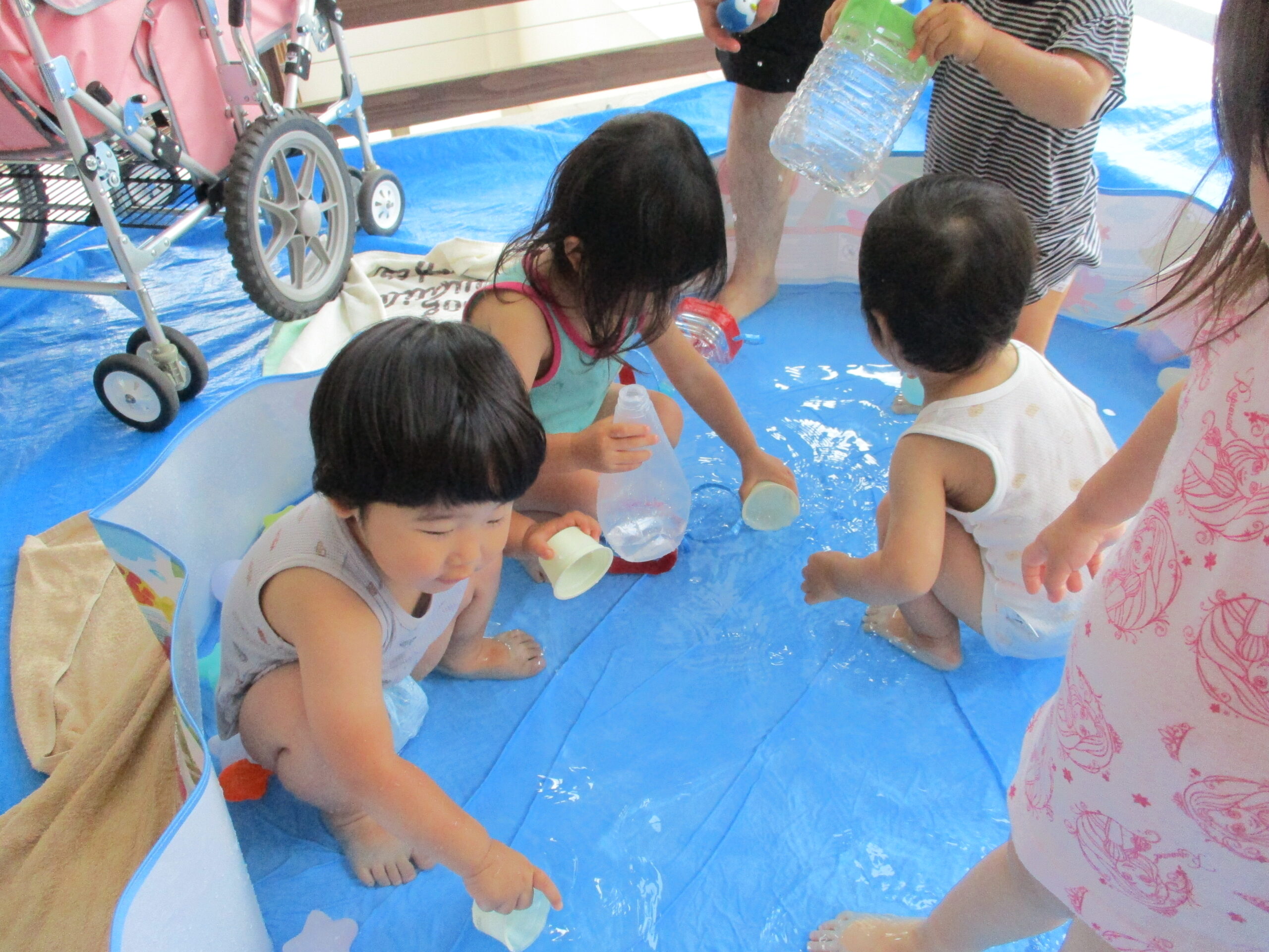 新川園　プール遊び(o^―^o)