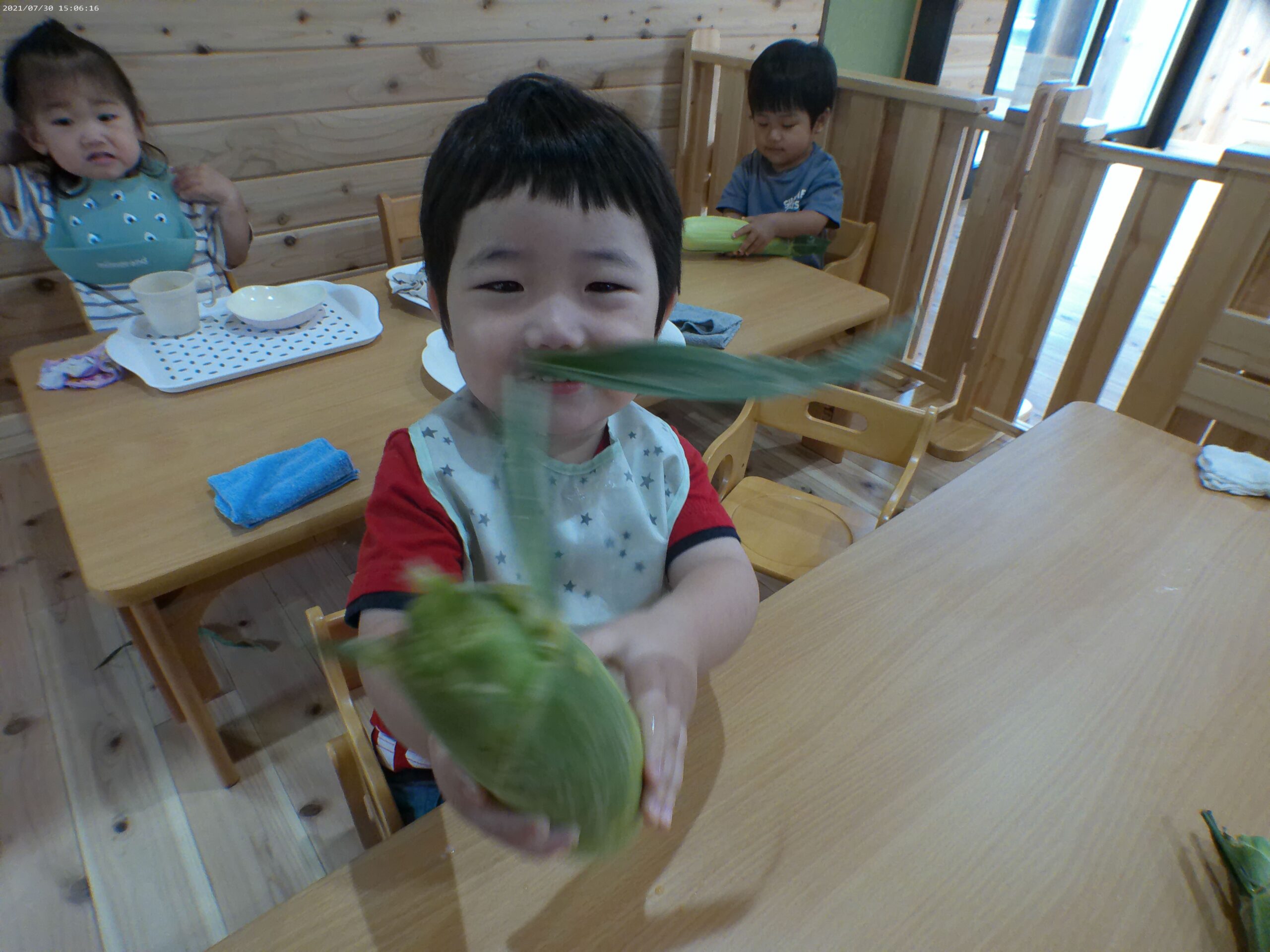 宮の森保育園食育　とうきび🌽🌽