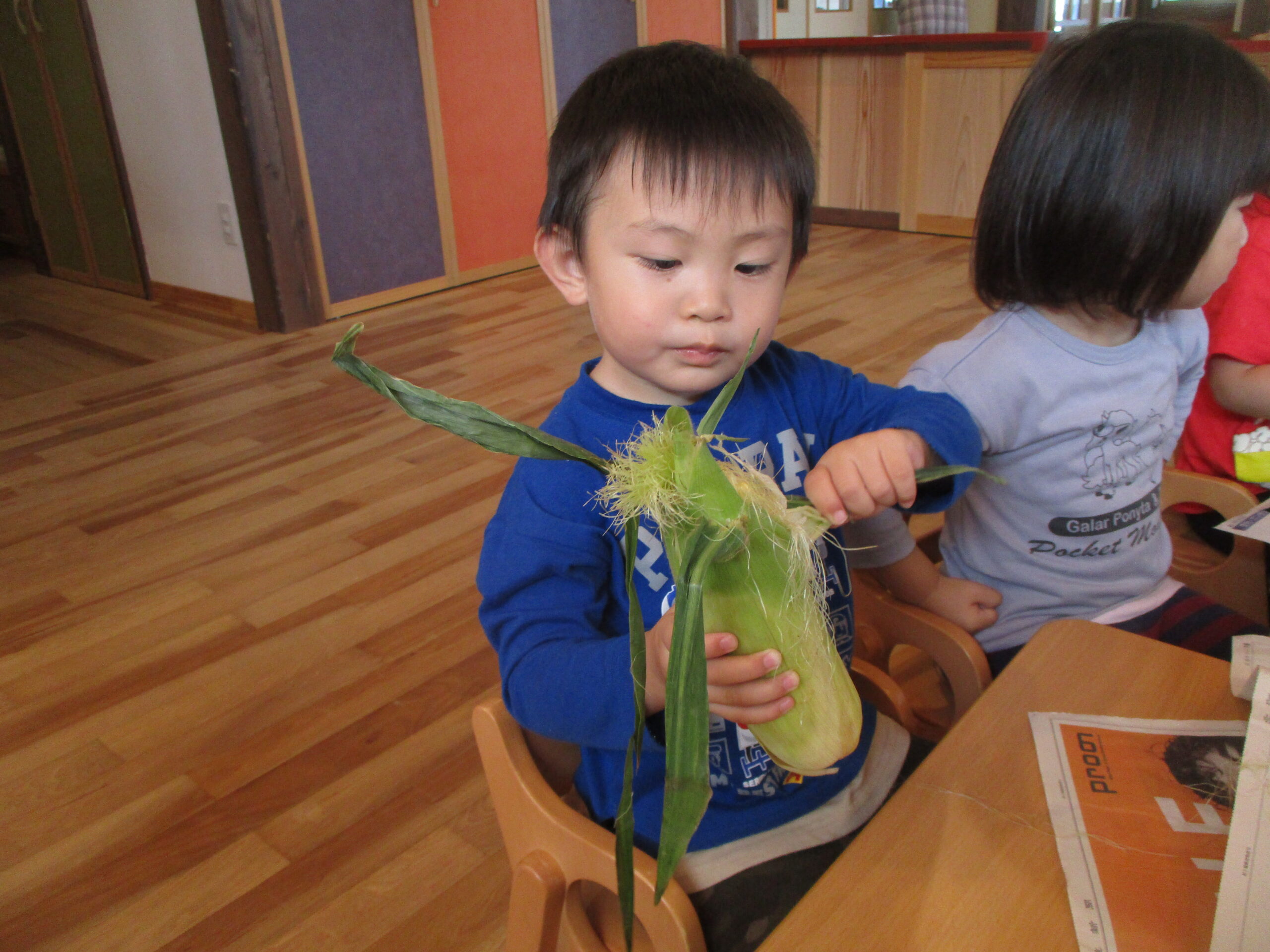 【藤野園】とうきびの皮むき(くるみ組)🌽