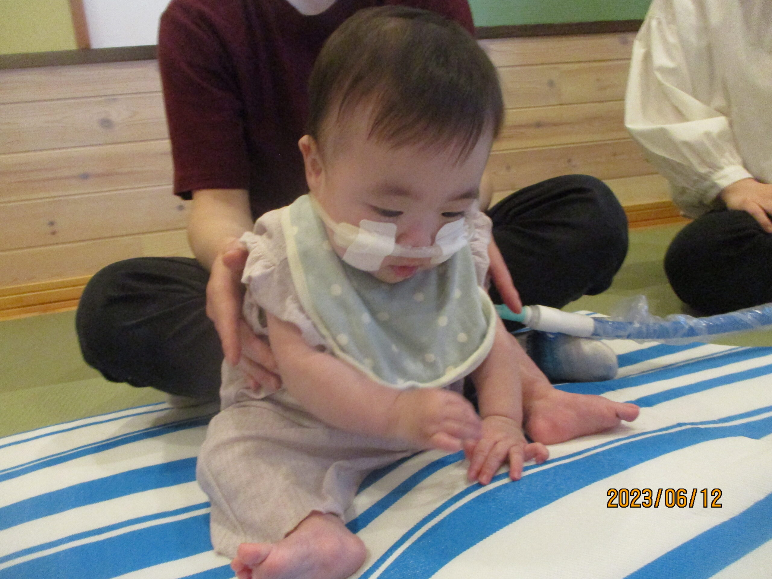 藤野園　どんぐり組　水に触れてみました♪