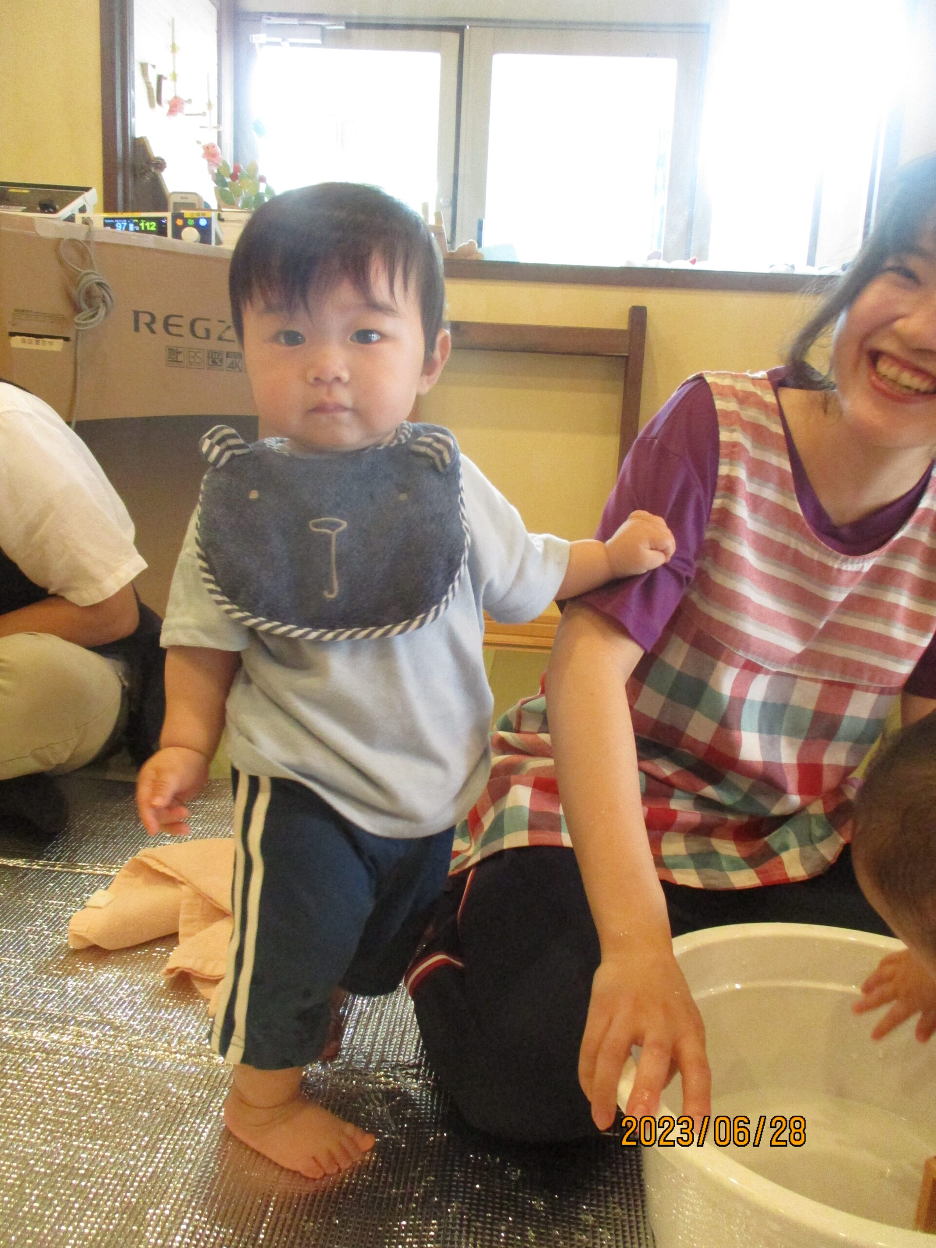 藤野園　どんぐり組　暑い日は、水が気持ちいい♪