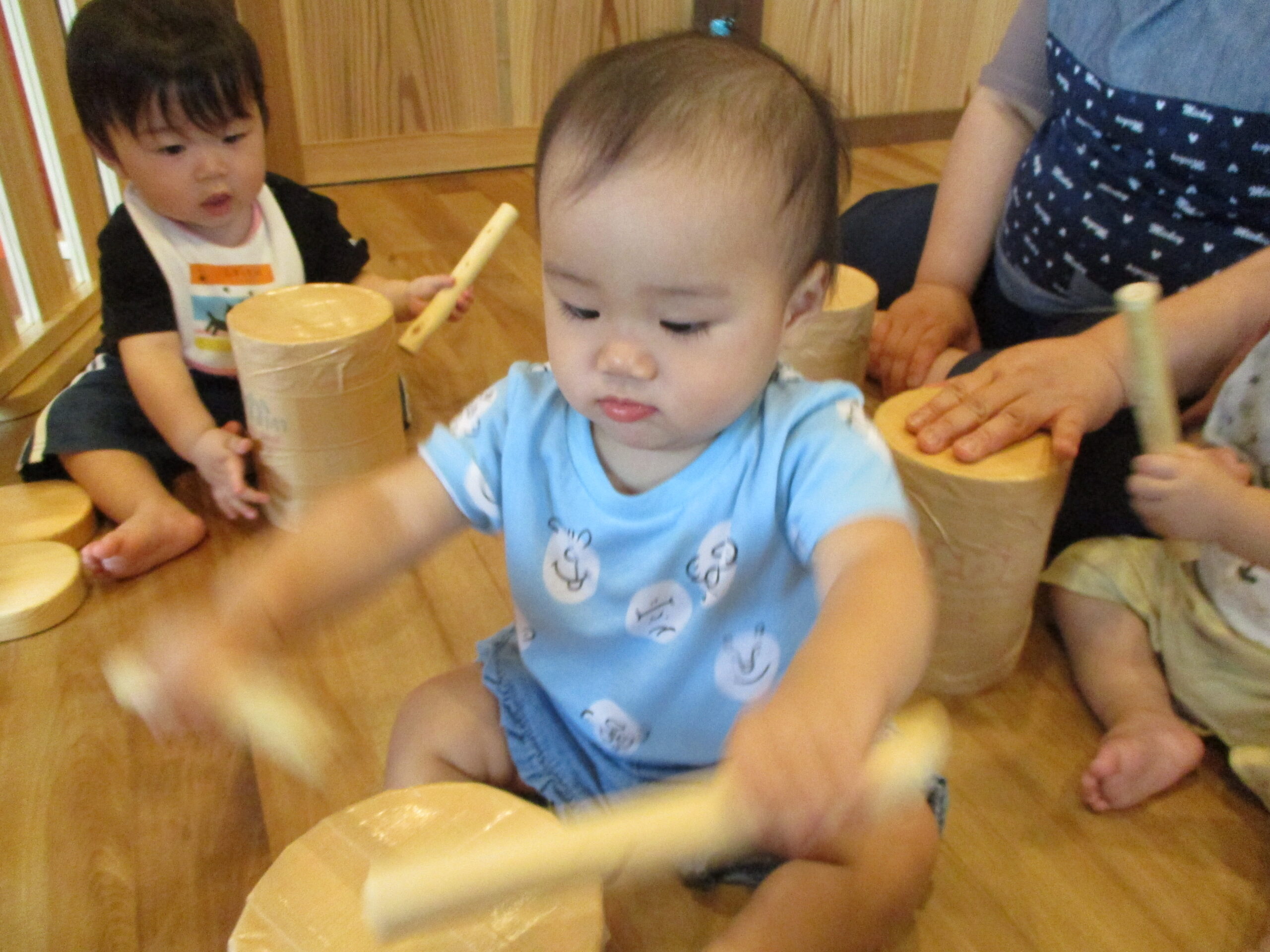 藤野園　どんぐり組　楽しい音でいっぱいです♪
