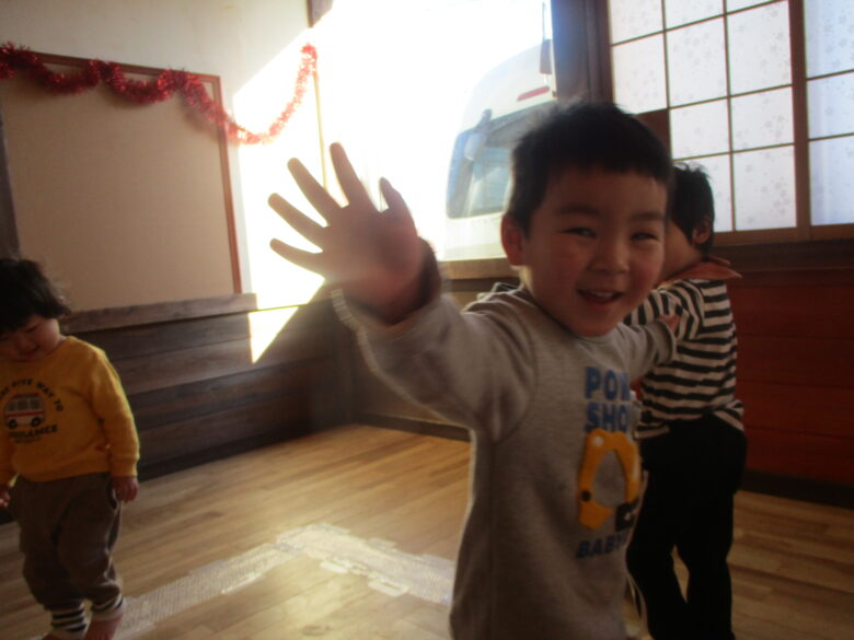 藤野園　足の裏からの感触、楽しいね♪