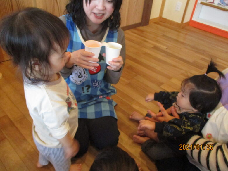 藤野園　色水実験をしました♪