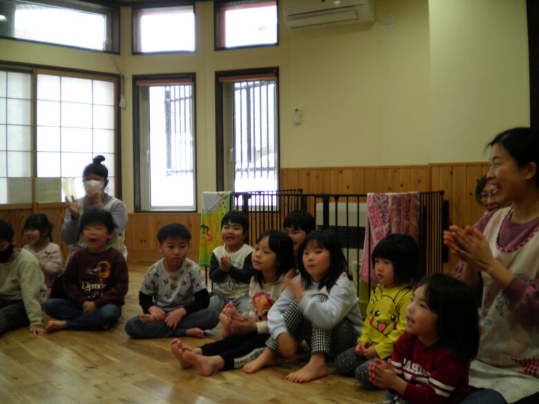 南の沢保育園　１月お誕生会🐱