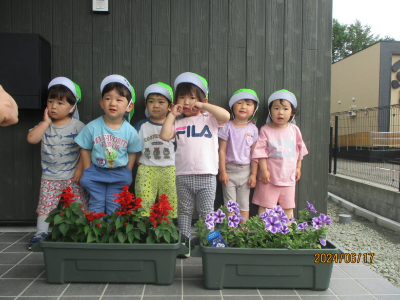 藤野園　くるみ組　新聞ビリビリ♪