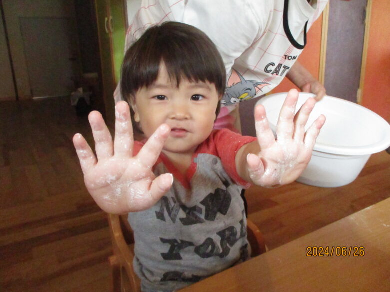 藤野園　くるみ組　小麦粉粘土で遊んだよ♪
