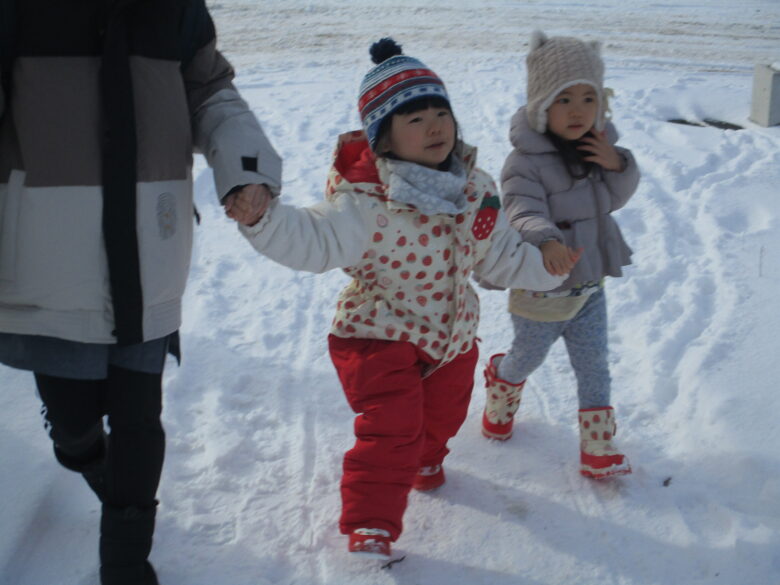 新川園　くるみぐみ　雪道散歩