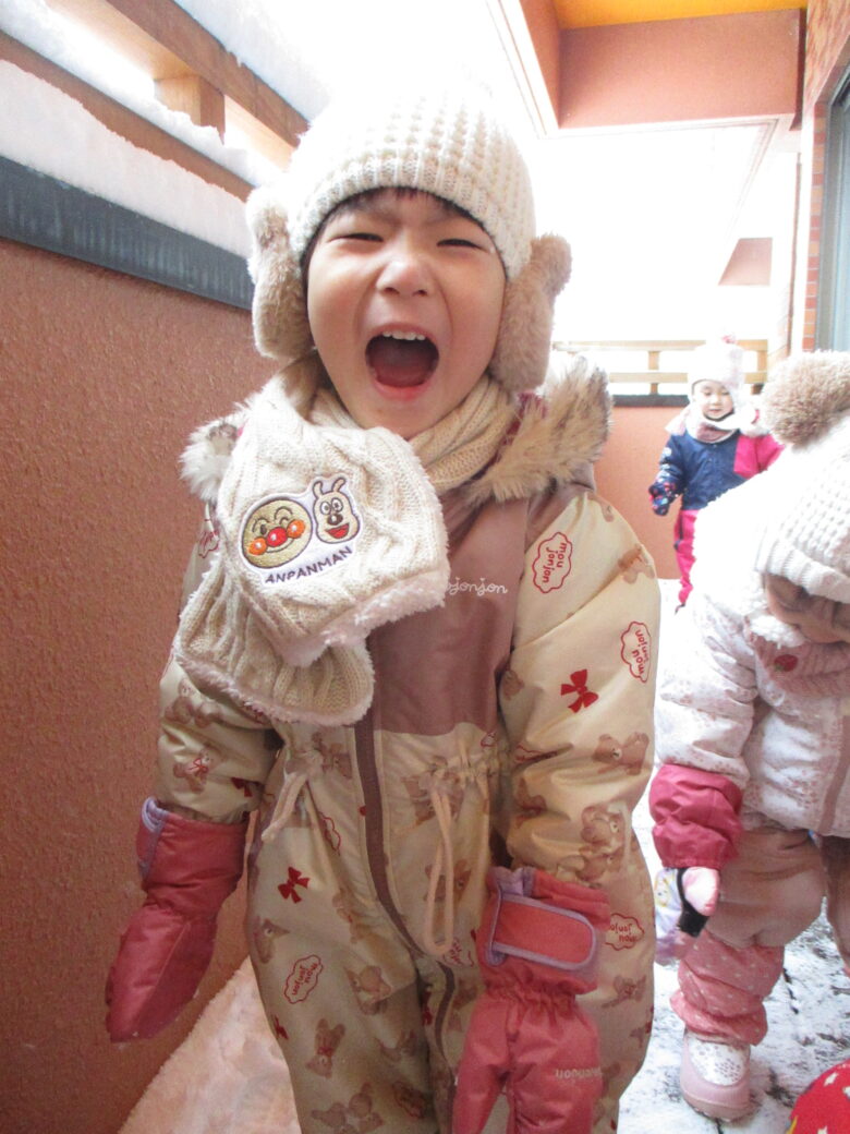 白石園　くるみ組　ベランダで雪遊びをしたよ🌨️🌨️🌨️