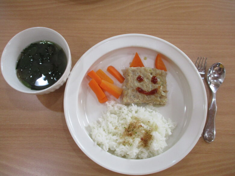 新川園　給食風景