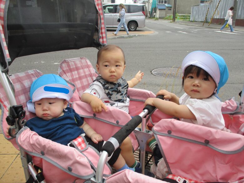 白石園　どんぐり組みんなでお花集め🌼