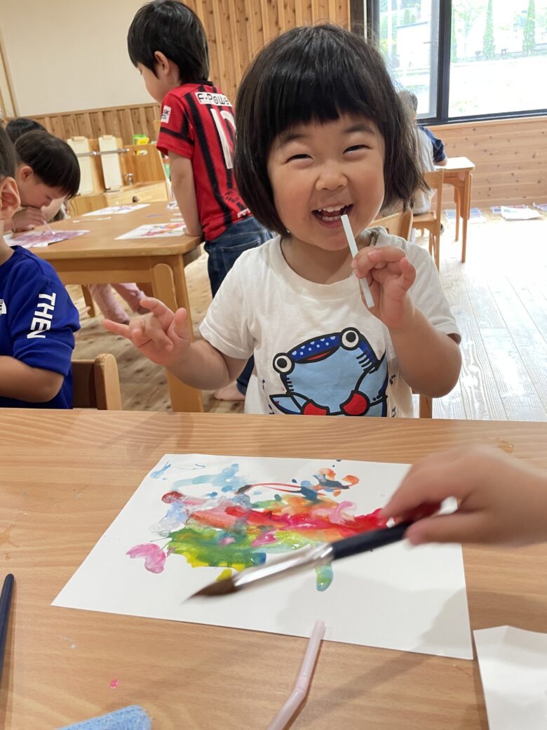 宮の森保育園　もも組・かえで組　ストローでお絵かき⭐