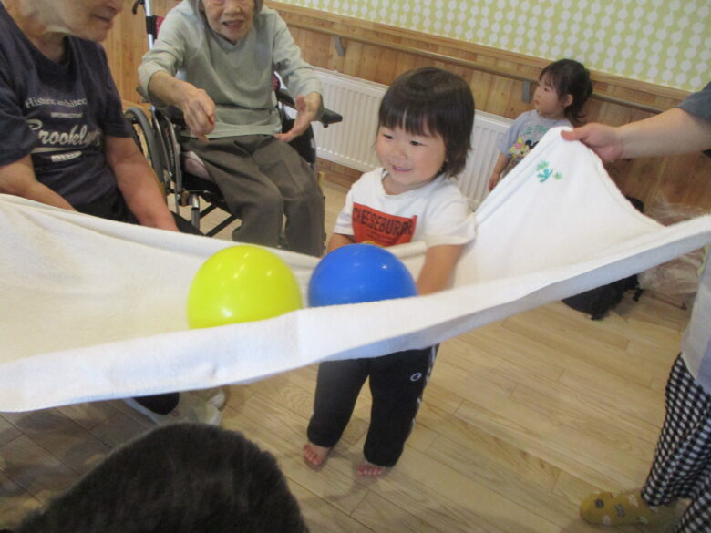 藤野園　おばあさんたちとの触れ合い＼(^_^)／