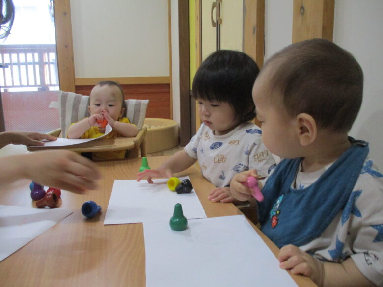 白石園　どんぐり組お絵かき遊び