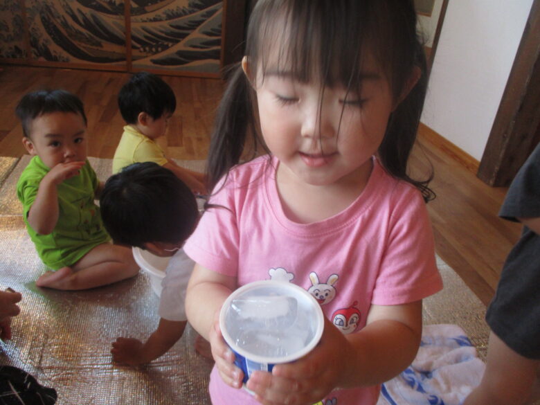 藤野園　氷って冷た～いね( ﾟДﾟ)