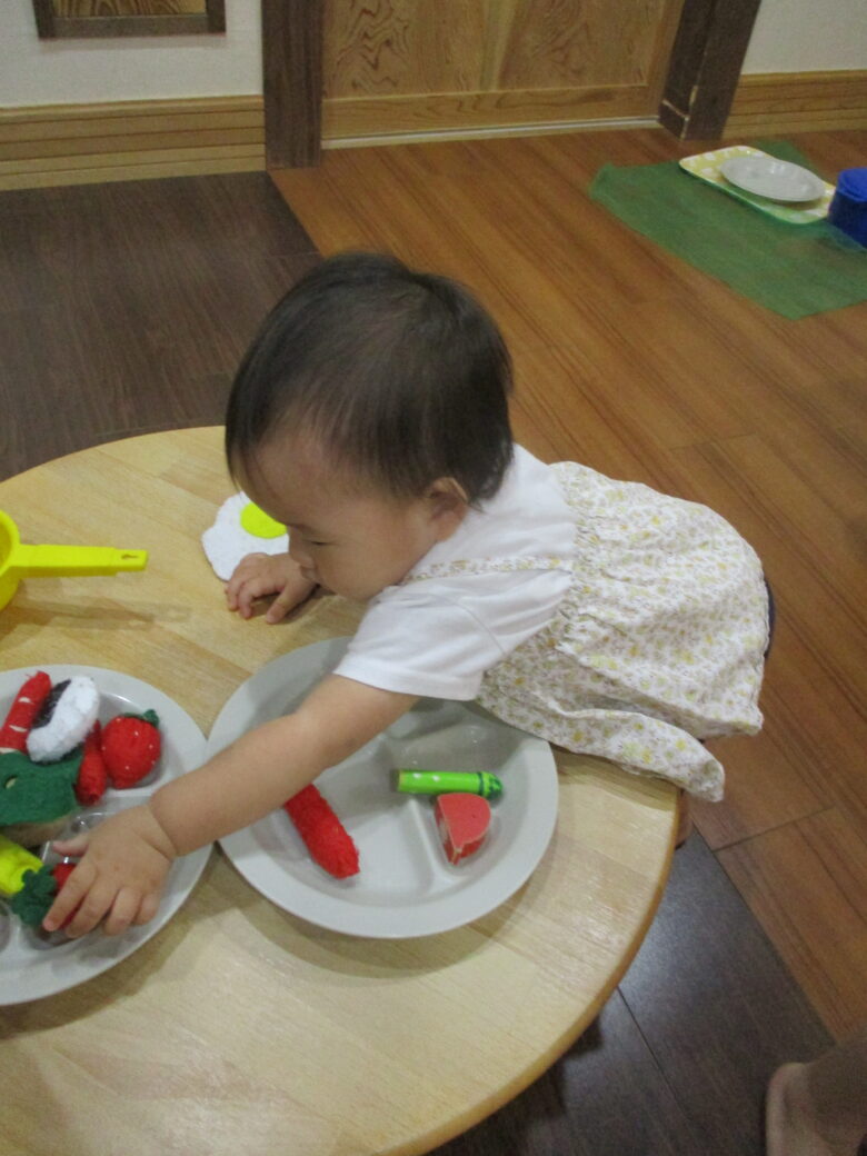 新川園　0歳児・2歳児　室内遊び
