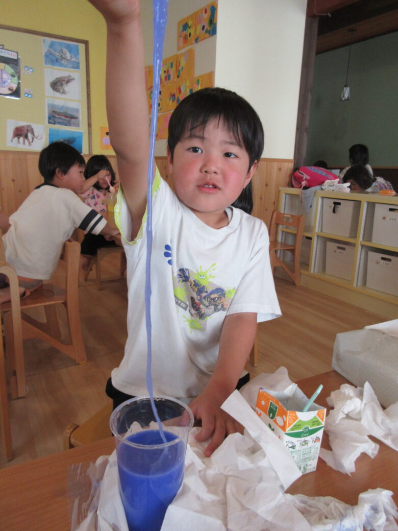 南の沢保育園　スライム作り