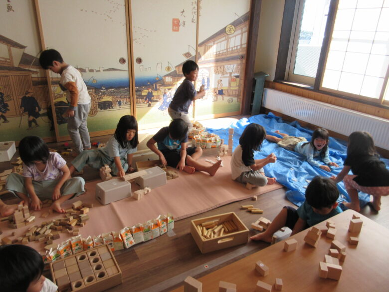 南の沢保育園　積み木の町！！