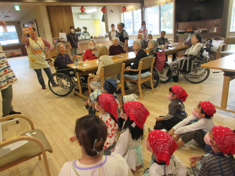 南の沢保育園　幼老レク🍛