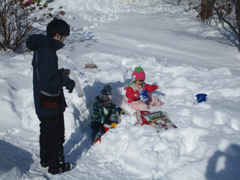 新川園　2歳児　冬のお楽しみ遠足ごっこ