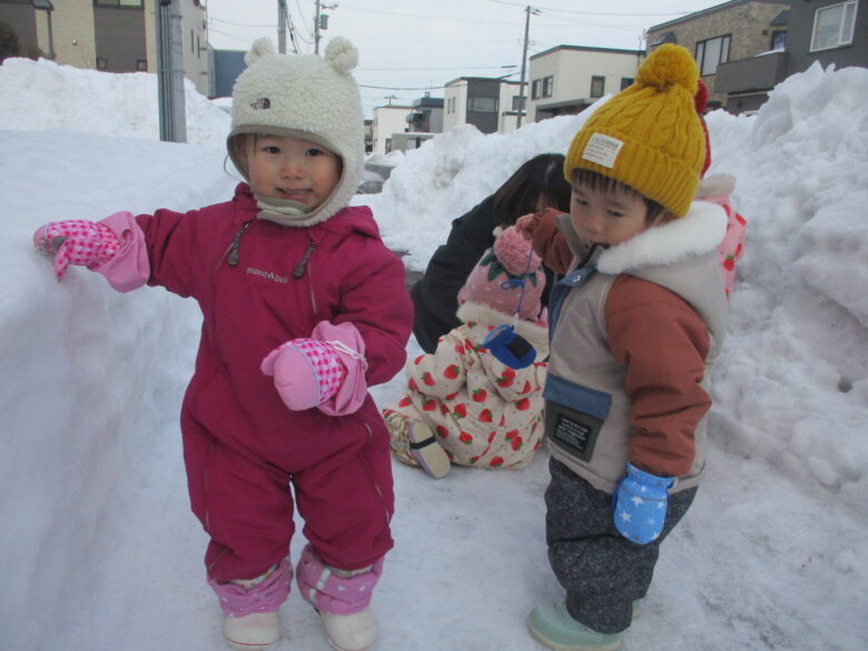 新川園　1歳児　お散歩風景