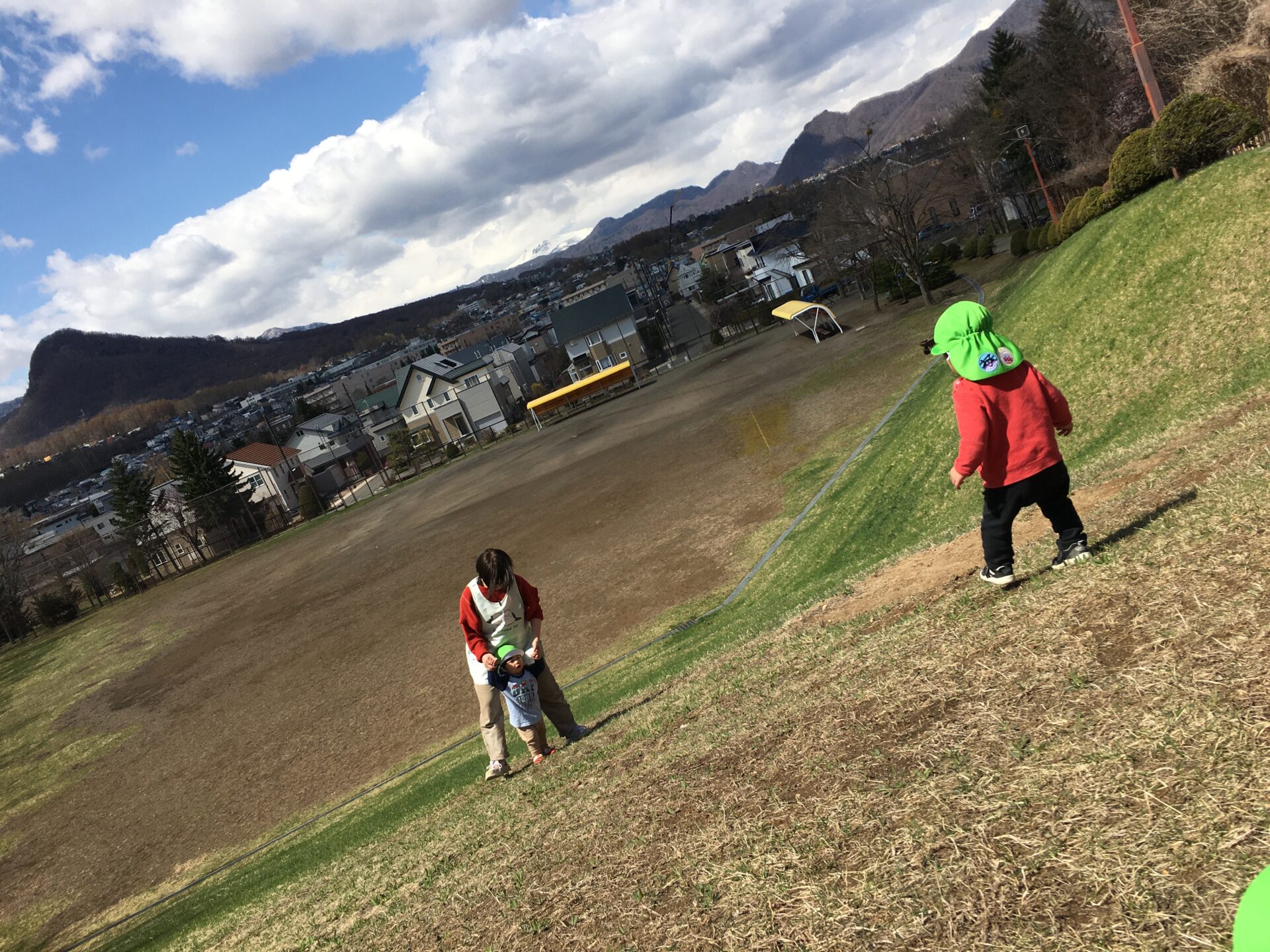 藤野園　🌞0，1歳児クラス　春のお散歩🌞