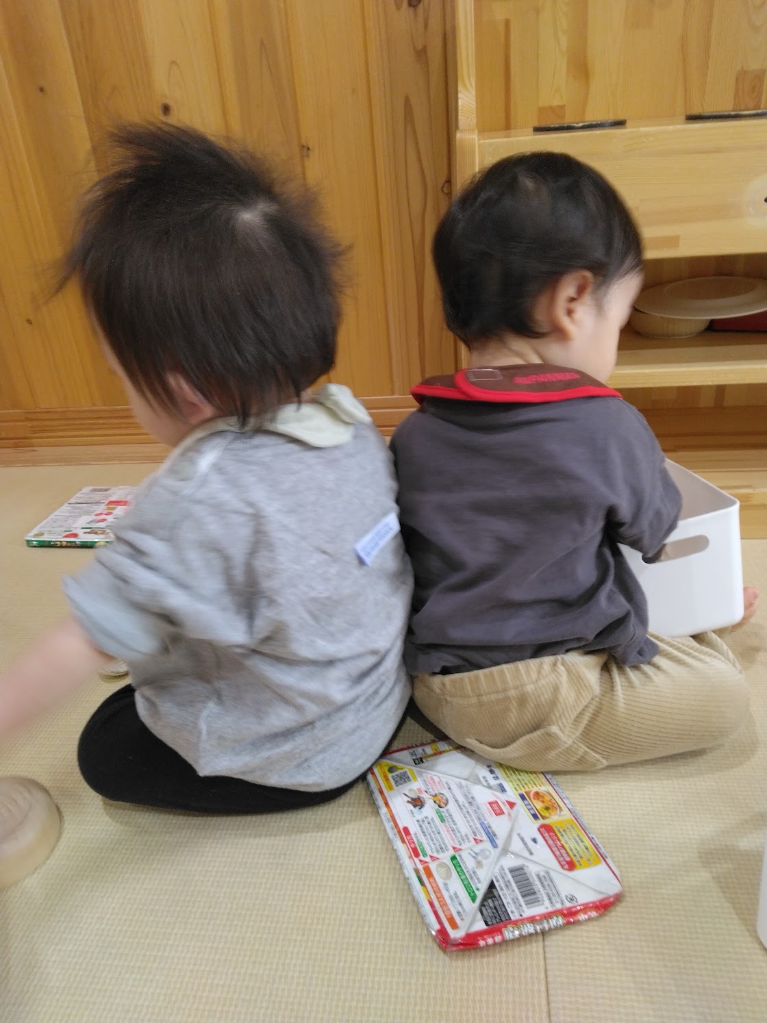 どんぐり組のままごと遊び